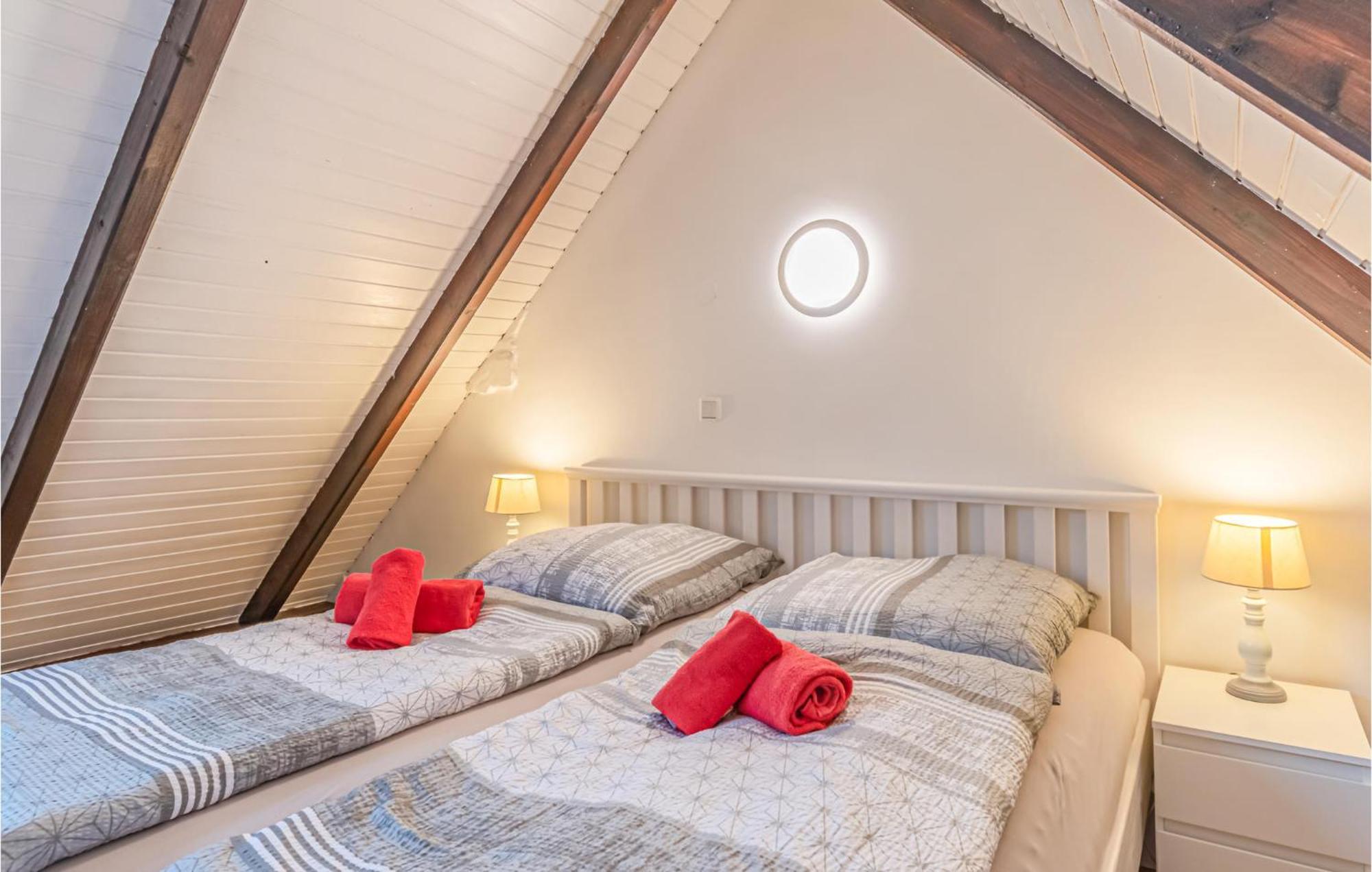 Cozy Apartment In Friedrichskoog With Kitchen Экстерьер фото