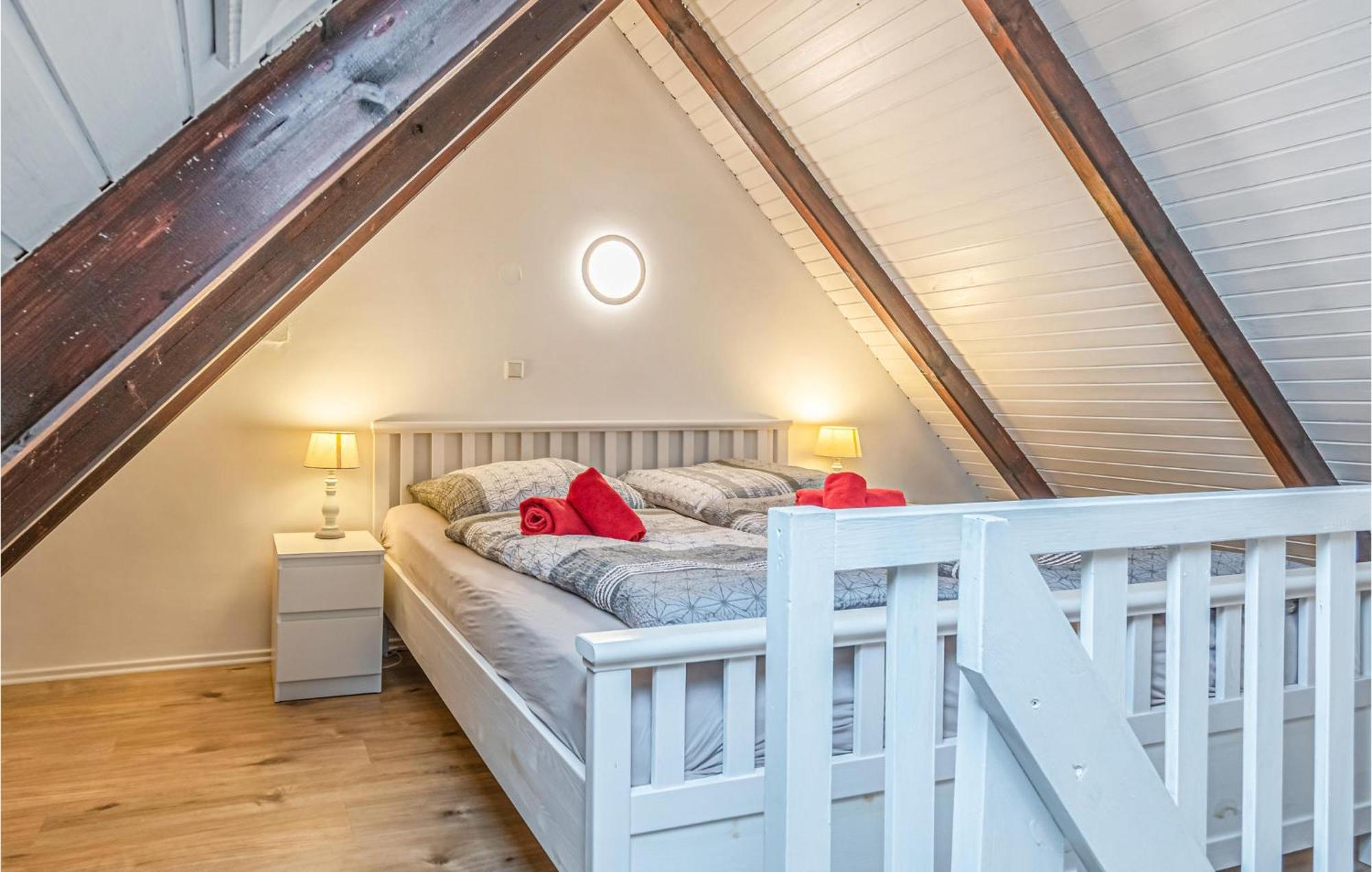 Cozy Apartment In Friedrichskoog With Kitchen Экстерьер фото